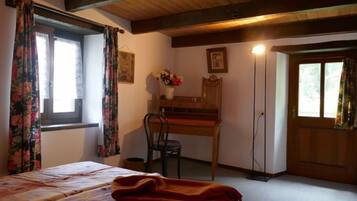 2 soveværelser, skrivebord, gratis internetadgang