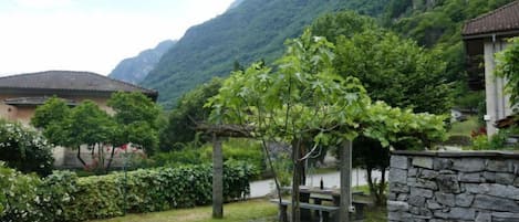 تناول الطعام بالخارج