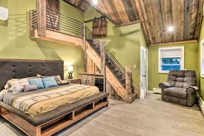 5 slaapkamers, een bureau, een strijkplank/strijkijzer, wifi