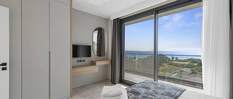 Deluxe Suite | Egyptian cotton sheets, premium bedding, soundproofing