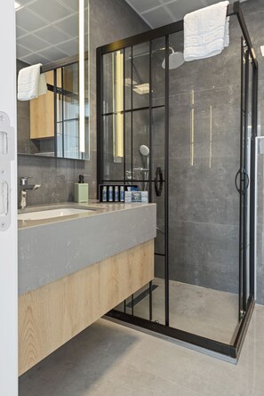 Suite Deluxe | Draps en coton Ă©gyptien, literie de qualitĂ©, systĂšme dâinsonorisation
