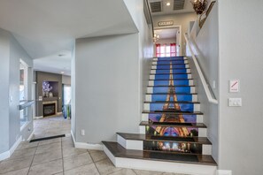 Interior - Whole home,pool/spa great location and 15m to Vegas strip, hike,golf,attractions (Henderson)