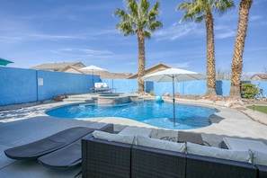 Outdoor pool, a heated pool - Whole home,pool/spa great location and 15m to Vegas strip, hike,golf,attractions (Henderson)