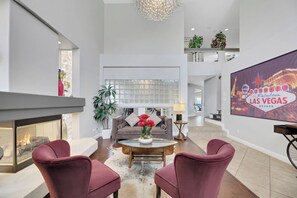 Lobby - Whole home,pool/spa great location and 15m to Vegas strip, hike,golf,attractions (Henderson)