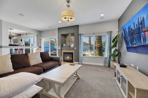 Whole home,pool/spa great location and 15m to Vegas strip, hike,golf,attractions