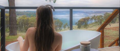 Yira | Outdoor spa tub