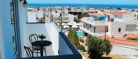 In-room safe, desk, laptop workspace, free WiFi