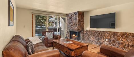 Télévision, cheminée