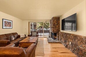 TV, fireplace