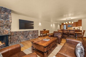 Televisión, chimenea