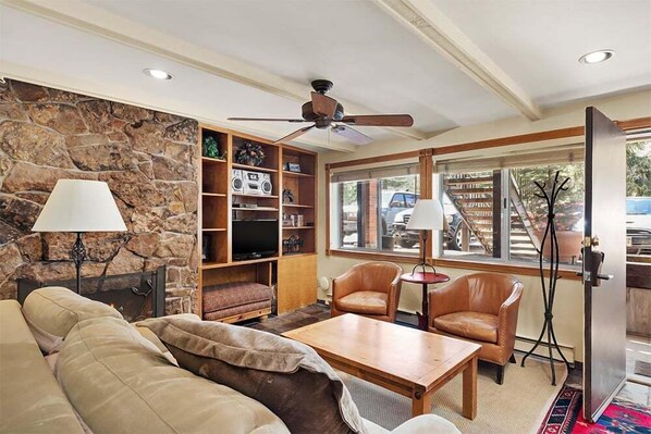 TV, fireplace - Silverglo Condominiums Unit 105 | Cozy Condo Walking Distance to Town with Access to a Pool (Aspen)
