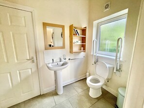 Badewanne, Bidet, Handtücher