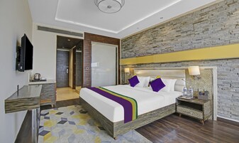 Deluxe Room | Desk, iron/ironing board