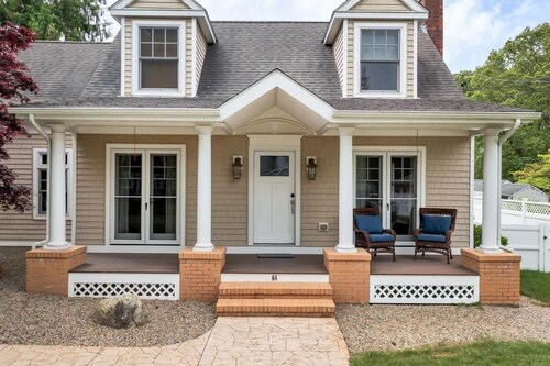 Black Point Retreat - Entertain & Enjoy the Beach!