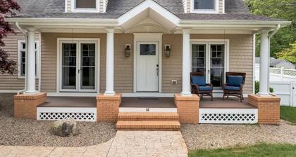 Black Point Retreat - Entertain & Enjoy the Beach!