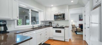 Black Point Retreat - Entertain & Enjoy the Beach!