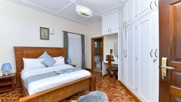 Standard Apartment | Minibar, in-room safe, desk, laptop workspace