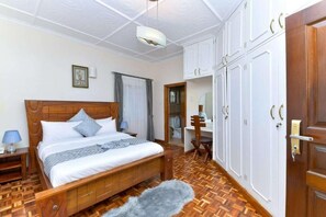 Appartamento Standard | 1 camera, minibar, una cassaforte in camera, una scrivania