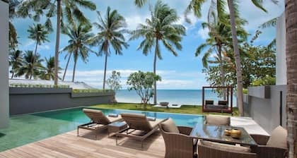 Beachfront Villa . Private Beach & Pool. 3 bedrooms. Housekeeper included .