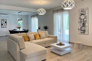 電視、乒乓球設施