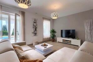 電視、乒乓球設施