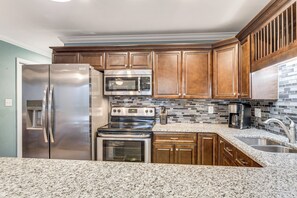 Fridge, microwave, oven, stovetop - 2 Mi to Ocean! Surfside Beach Condo w/ Patio (Myrtle Beach)