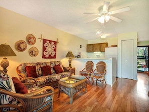 TV - Modern Hawaii w/Lanai, Cable TV, WiFi-#221 (Kaunakakai)