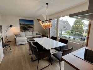 TV, stereo - Traumhafte Maisonette Wohnung mit Süd-balkon Über 2 Etagen nur ca (Dahme)