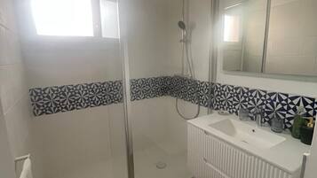 Shower, eco-friendly toiletries, hair dryer, towels