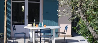 Charming cottage in Saint Remy de Provence, 4-5 people with pool and garden