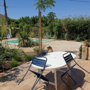 Outdoor dining - Charming cottage in Saint Remy de Provence, 4-5 people with pool and garden (France)