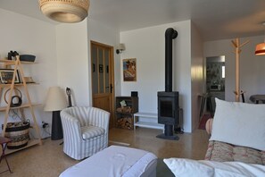 2 chambres, bureau, fer et planche à repasser, accès au Wi-Fi (inclus)