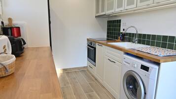 KĂŒhlschrank, Mikrowelle, Ofen, Herdplatte