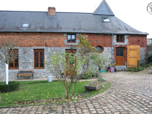 Charming cottage in Avesnois with kids' play area