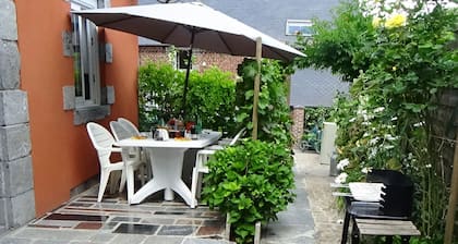 Charming Farmhouse Cottage with Modern Amenities in Avesnois Natural Park