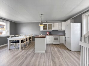 Leilighet, 3 soverom | Eget kjøkken | Kjøleskap, mikrobølgeovn, ovn og kokeplater