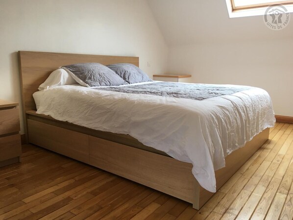 4 bedrooms, desk, free WiFi