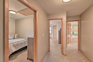 4 bedrooms, desk, Internet, bed sheets - Lakefront Gloversville Home w/ Beach + Dock! (Gloversville)