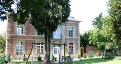 Gßte paisible avec jardin privatif et terrasse, 2 chambres, proche sites culturels, animaux acceptés