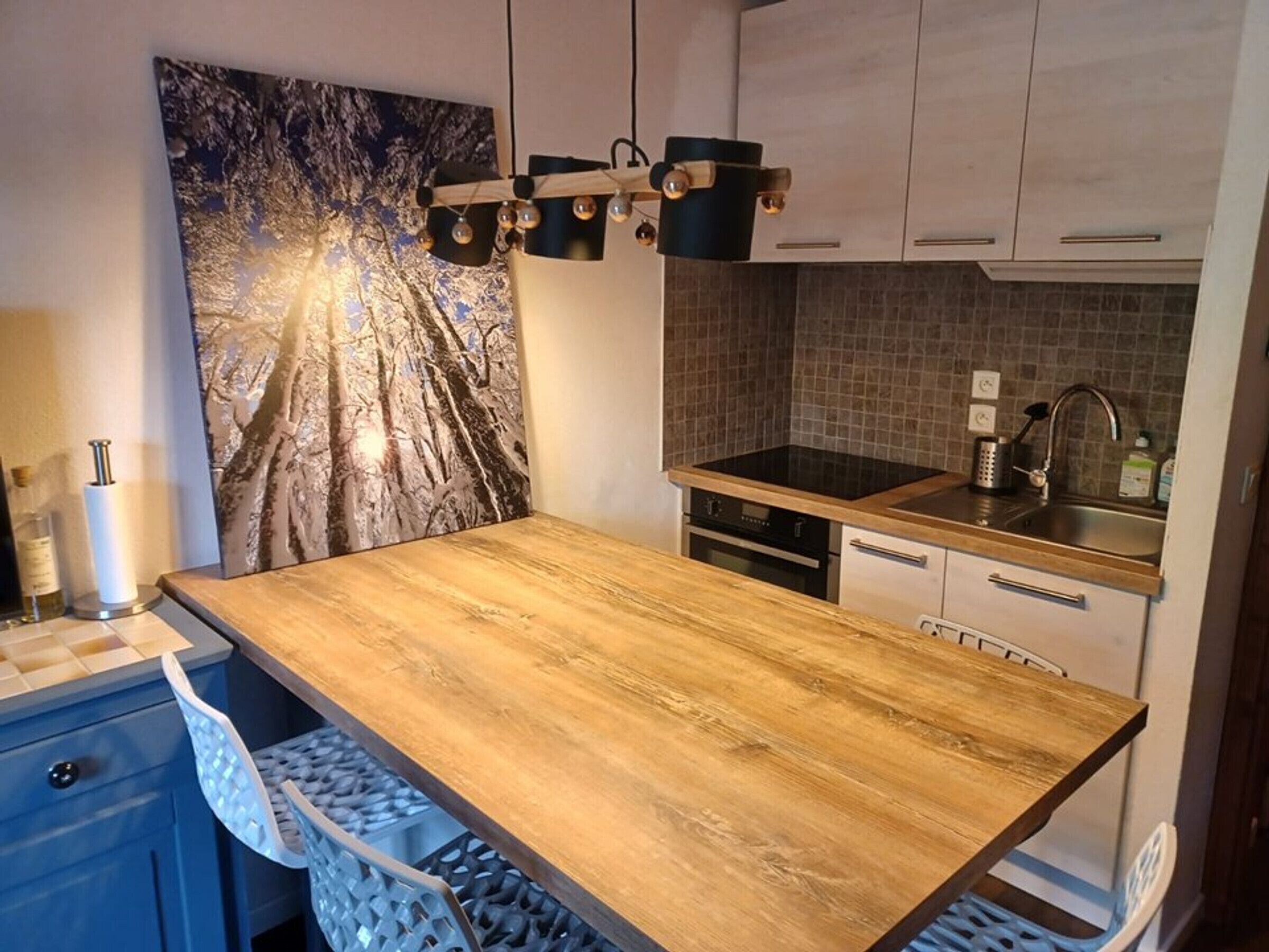 Réfrigérateur, micro-ondes, plaque de cuisson