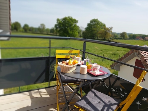 Maison charmante avec terrasse, proche animaux, Wi-Fi et climatisation