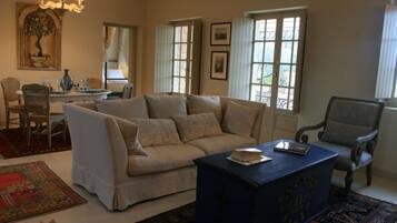 Exclusive Villa | Living area | Plasma TV