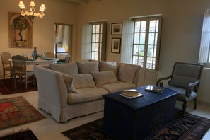 Villa Exclusive | Area soggiorno | TV al plasma