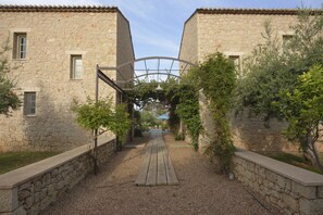 Exterior - Liodentra (West Mani)