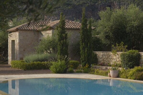 Seasonal outdoor pool - Liodentra (West Mani)