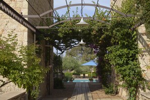 Exterior - Liodentra (West Mani)