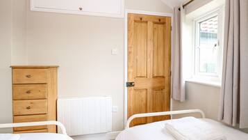 2 habitaciones, decoración personalizada y muebles diferentes