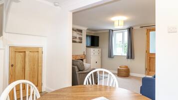 Cottage | Private kitchen | Fridge, dishwasher, electric kettle, toaster