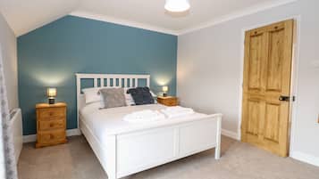Cottage | 2 bedrooms, individually decorated, individually furnished, free WiFi