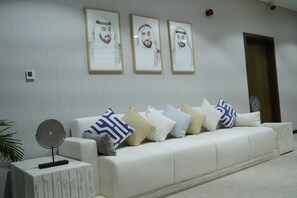 Reception -  Bab Al Nojoum Hudayriyat Camp (Abu Dhabi)